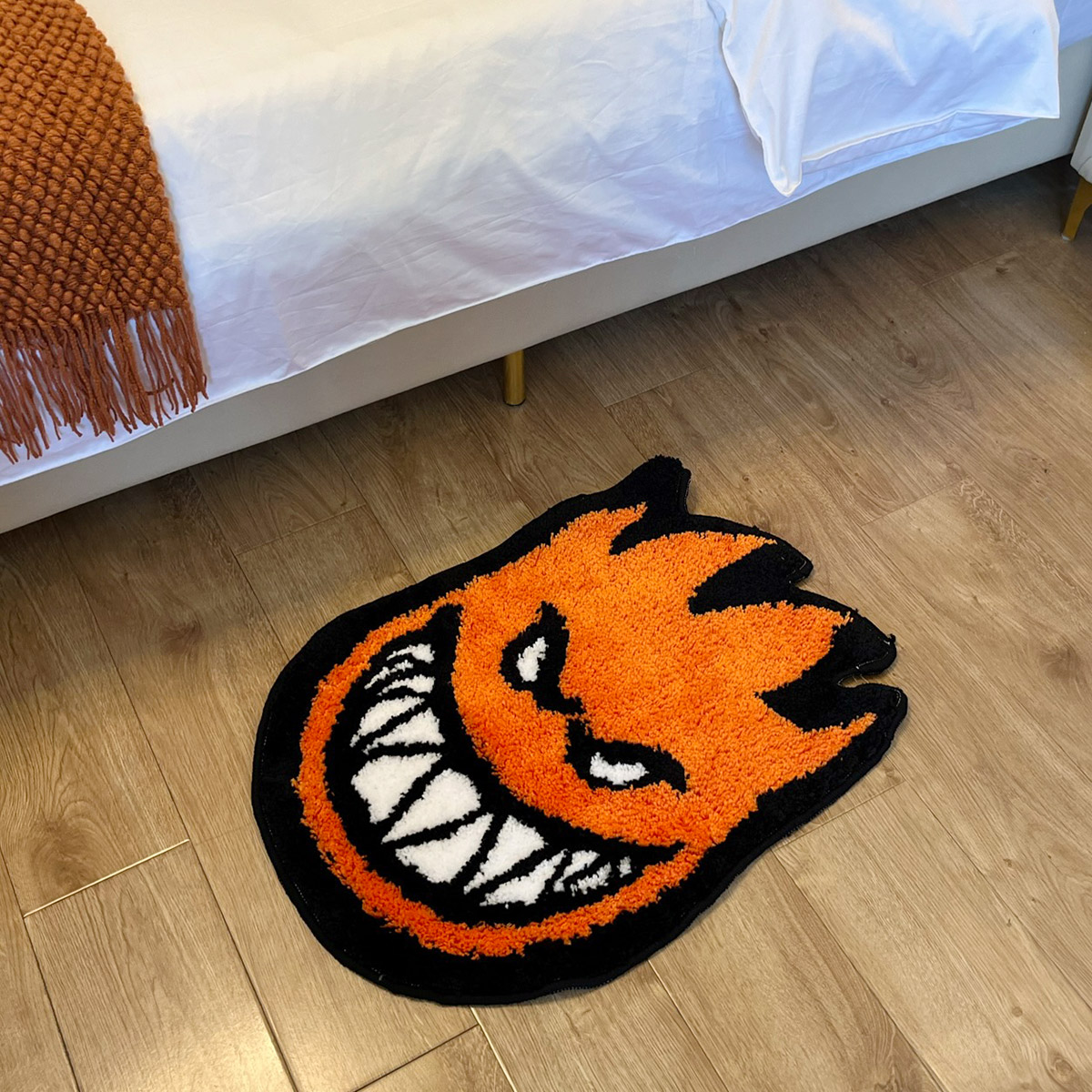 Spitfire Bighead Flame Tufted  – Retro Gaming Rug Bewertung und Preis