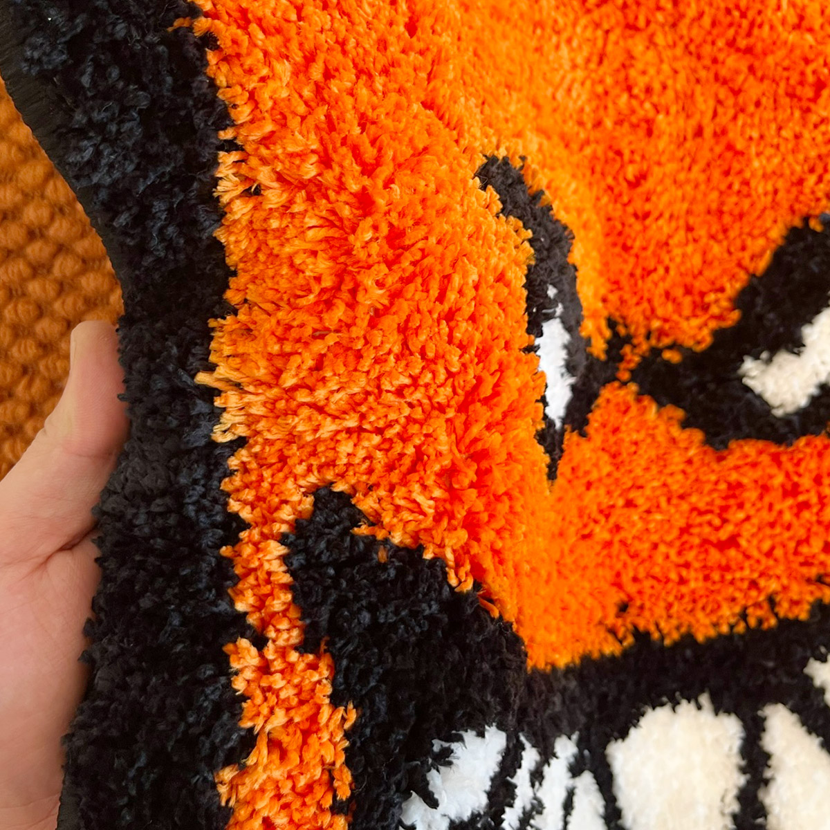 Spitfire Bighead Flame Tufted  – Retro Gaming Rug Bewertung und Preis