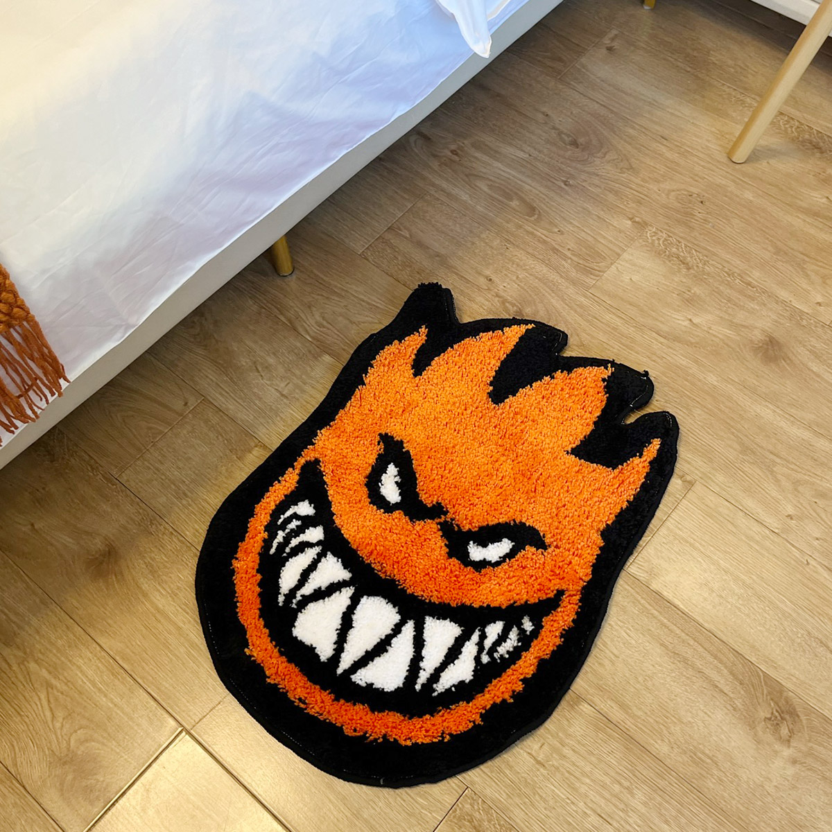 Spitfire Bighead Flame Tufted  – Retro Gaming Rug Bewertung und Preis